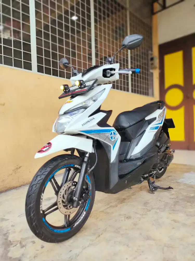 Honda Beat / Beat 110 Fi 2017 CBS ISS, White Premium Metalic, Mulus.