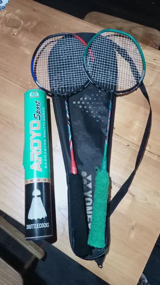 Dijual raket + bola , raket kw bukan asli, bola sisa 8