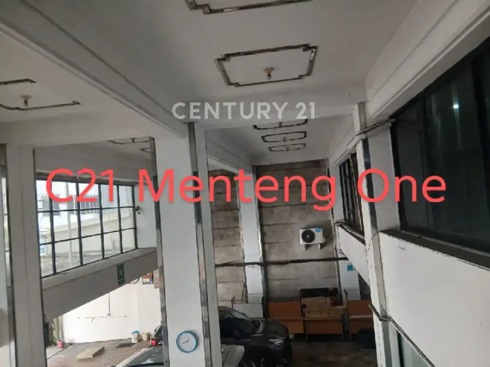 GEDUNG PERKANTORAN DI PUSAT KOTA JAKARTA