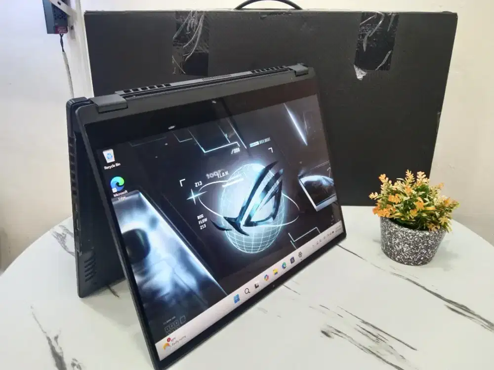 Asus Rog Flow X13 
Ryzen 9 6900HS/16/512/RTX 3050Ti 4Gb/ 100% sRGB