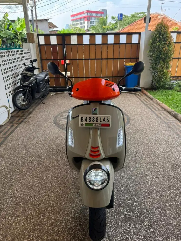 Vespa GTV 300 (KM Rendah)