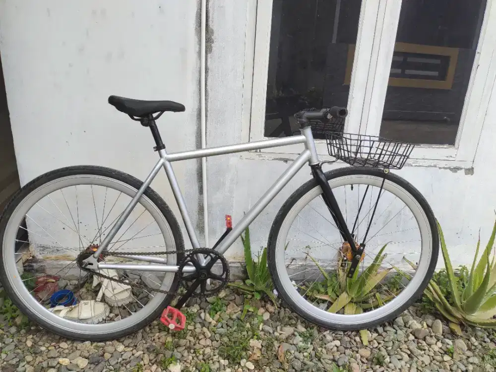 Sepeda fixie commuter