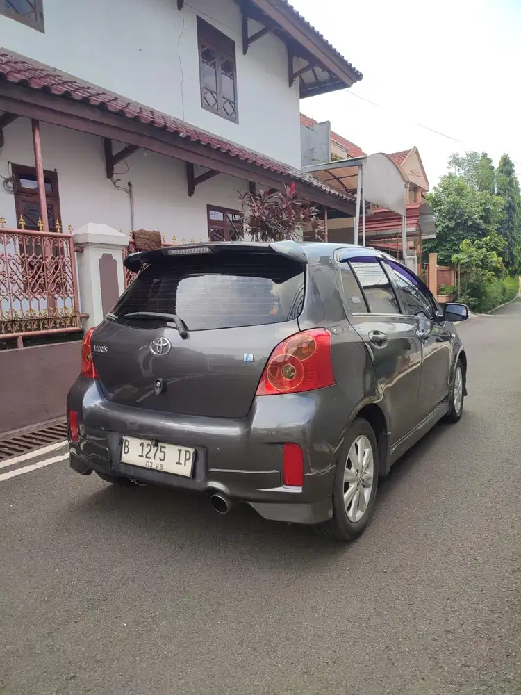 Toyota Yaris E metic Tahun 2013 Abu2 metalik nopol Ganjil jakarta