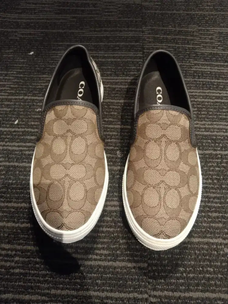 Coach Signature slip on sneakers sepatu second original size 38