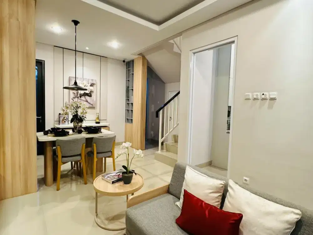 RUMAH BARU 2 LANTAI LEBAR 6 HADAP BARAT!