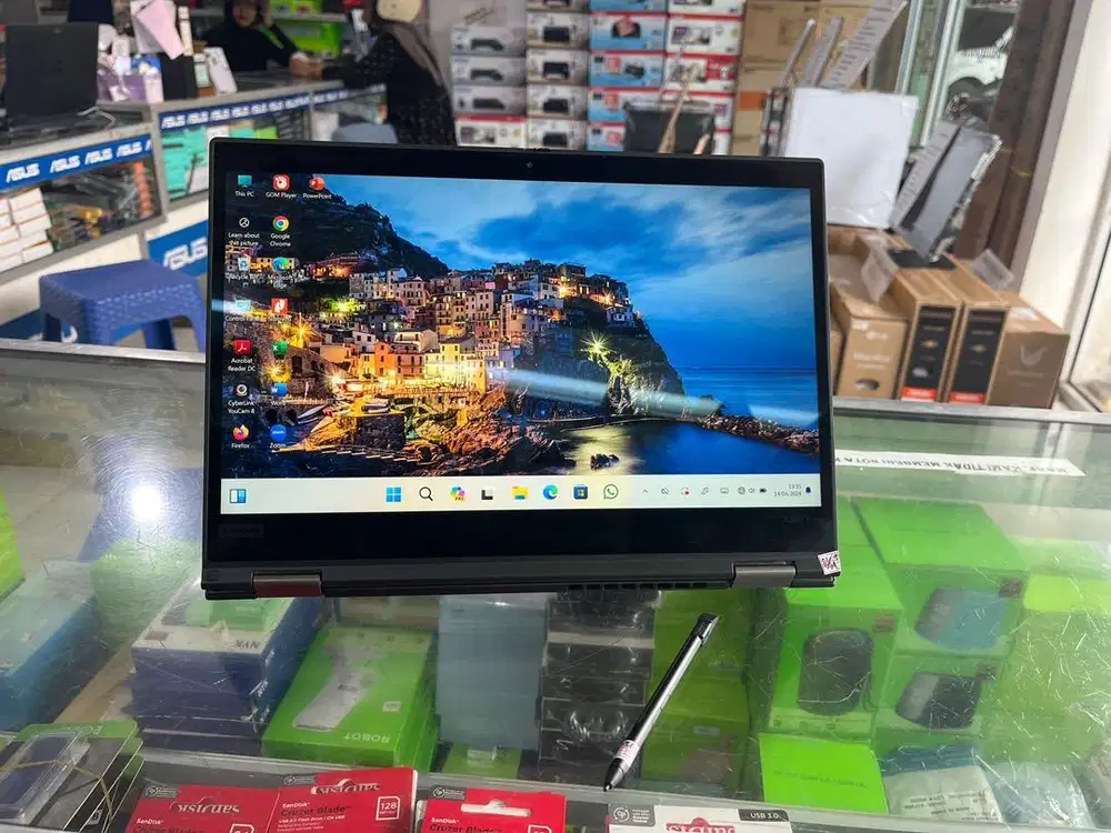 Laptop Lenovo Thinkpad Yoga i7 Gen8 Ram 16Gb Ssd 256Gb Garansi 6bln