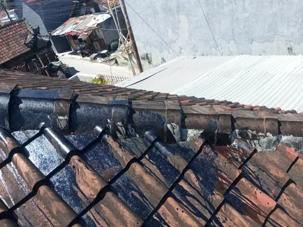 perbaikan atap bocor rembes