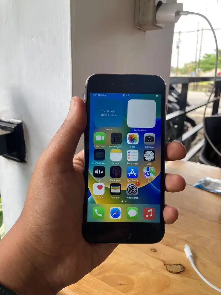 Iphone 8 64 gb all operator minus finger off