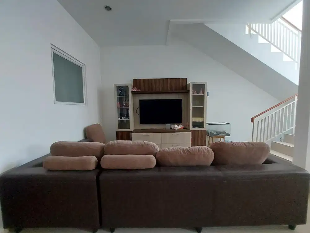 DISEWAKAN/DIJUAL RUMAH FULL FURNISHED DI MEGA CINERE