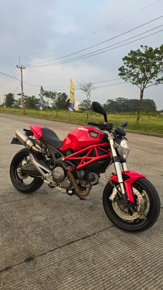 Ducati monster 795 tahun 2012 gres like new antik km 10 ribuan