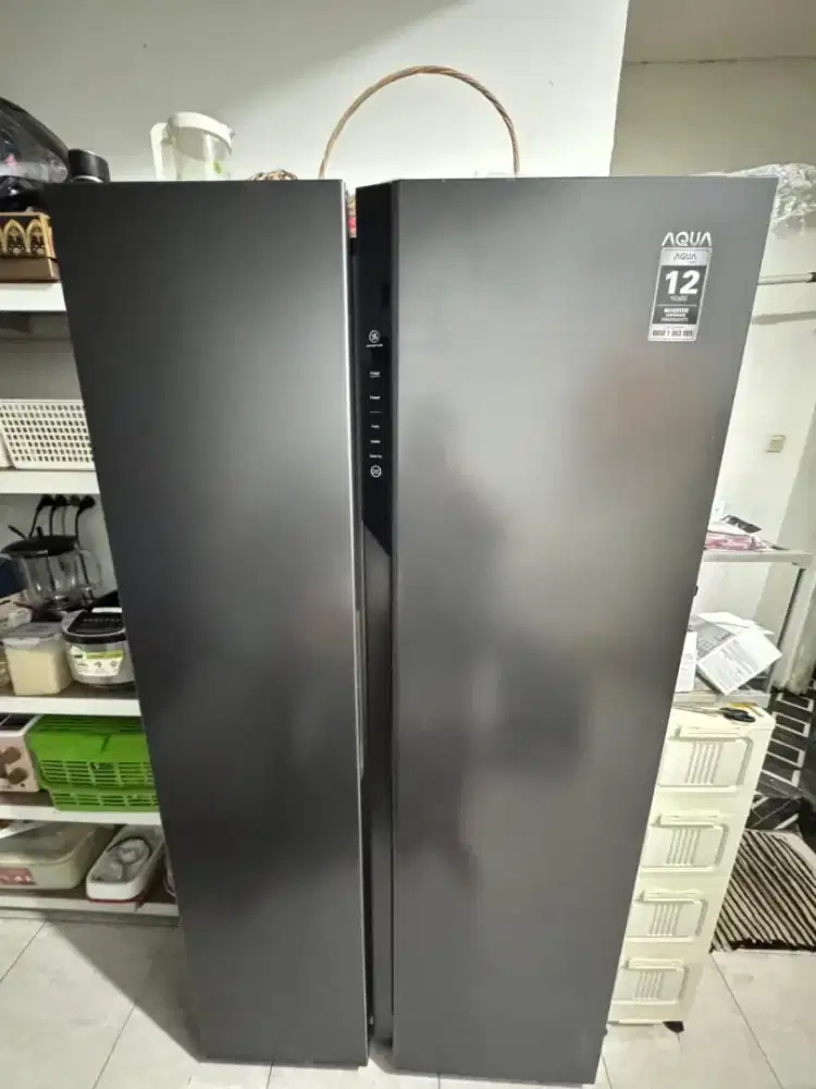 Kulkas 2 pintu merk Aqua
