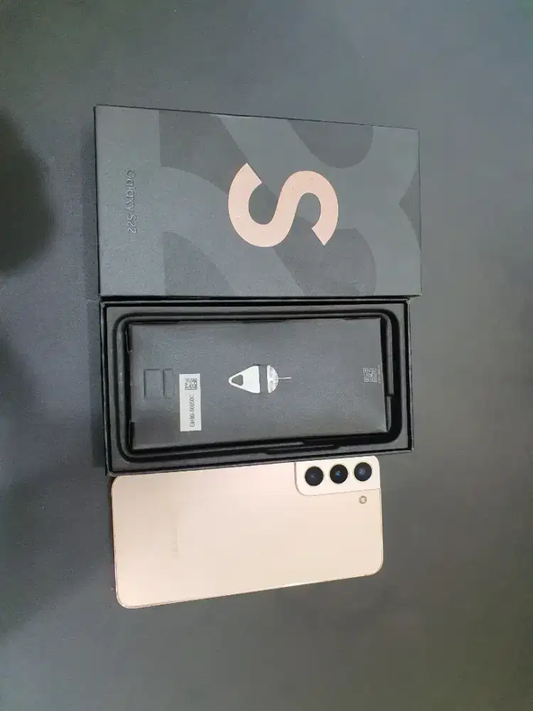 Samsung S22 8/128 pink gold