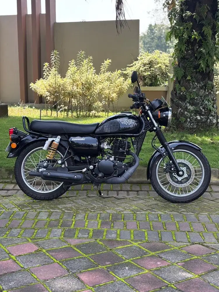 Kawasaki W175 ABS CBU Limited edition Injeksi Koko Motor