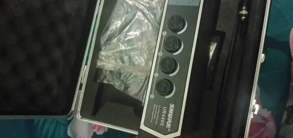 Mic wireless Shure UR 4400 clip on (4)