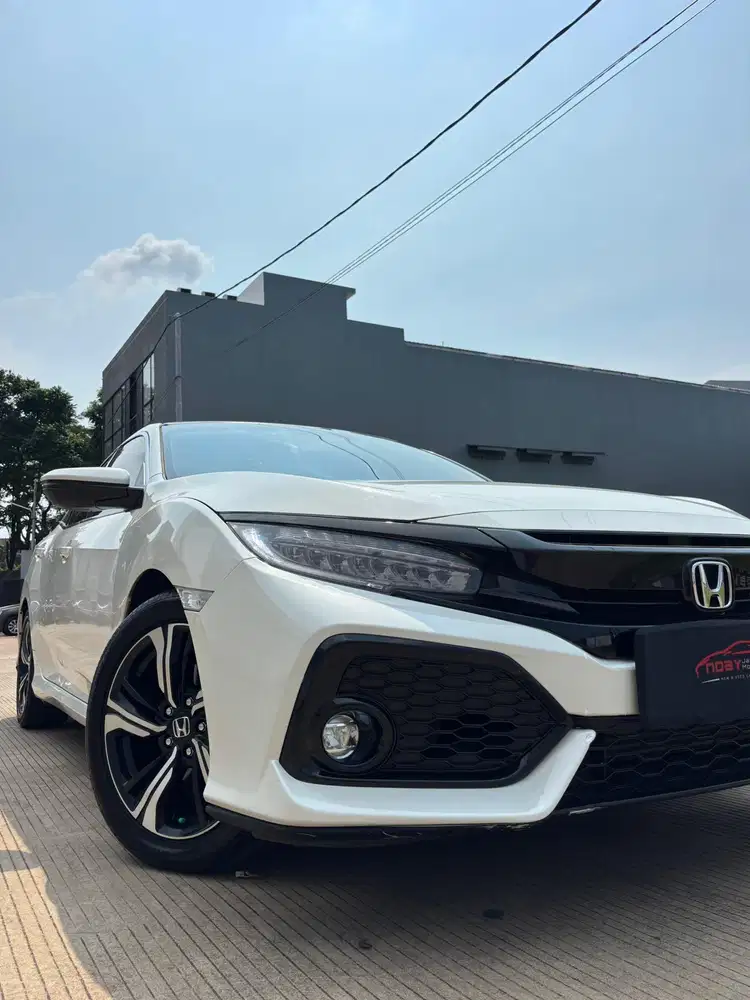 Honda Civic Turbo 1.5 Hatchback ES CVT 2017 Automatic (Putih Metalik)