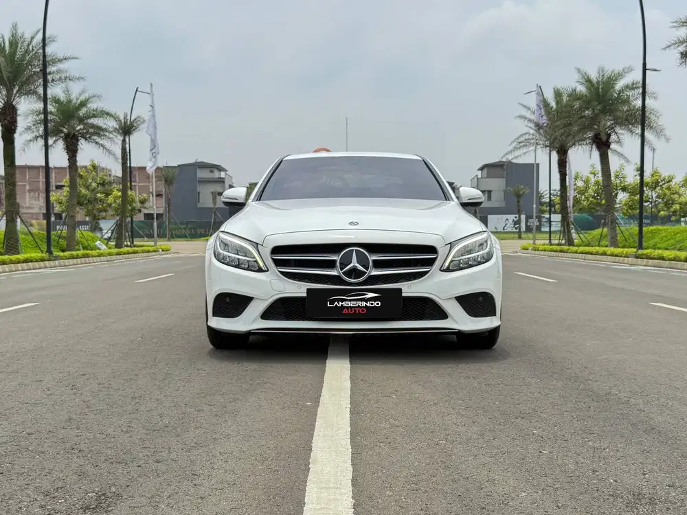MERCEDES BENZ C200 W205 EQ BOOST 1.5 TURBO 2019 PUTIH LOW ODO !!