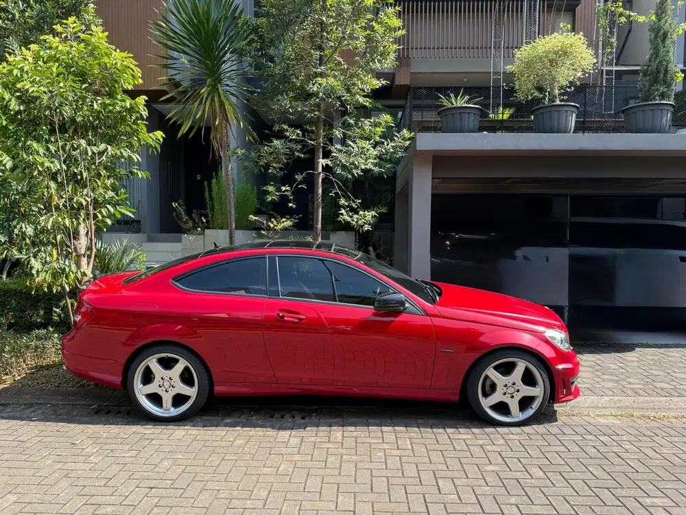 Mercedes-Benz C180 2012 Bensin