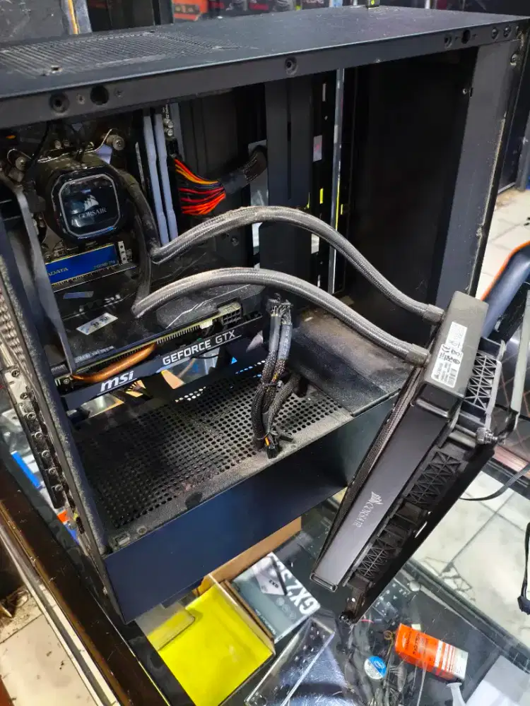 Menerima pembersihan komputer beserta repasta prosesor