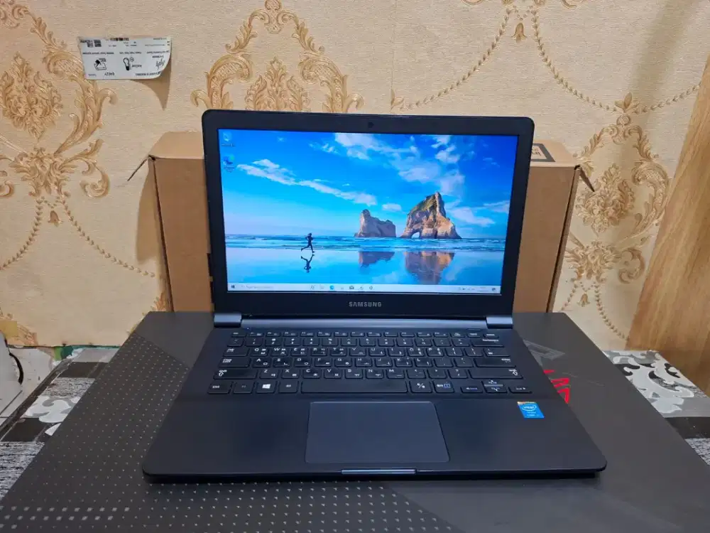 Laptop Samsung 910S3G CORE I3 GEN4 -SSD 256GB -4GB -SLIM -MULUS