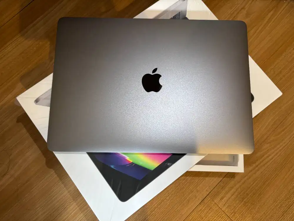 MacBook Pro 13 inch (M2) - 2022 bought 2023 - space gray - second