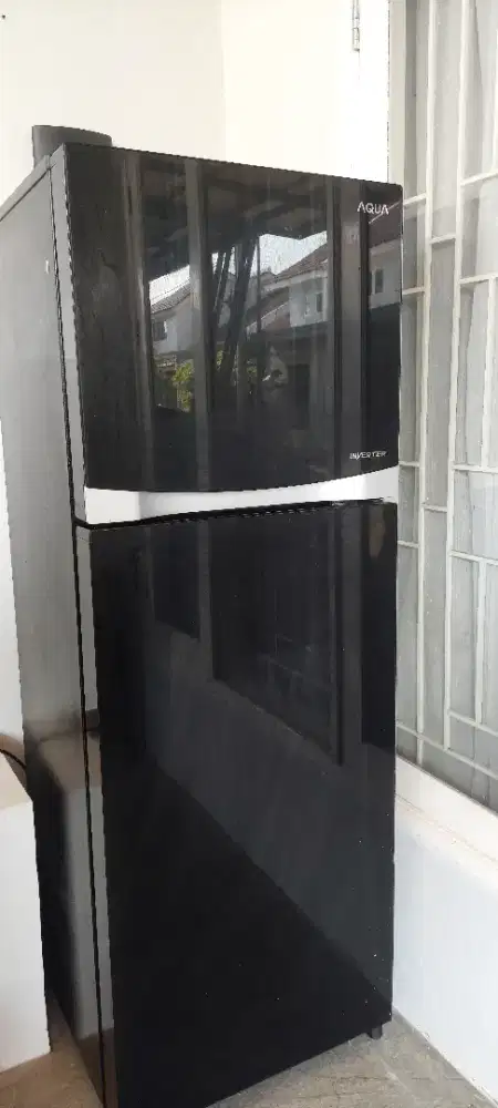 DIJUAL KULKAS 2 PINTU MEREK AQUA INVERTER