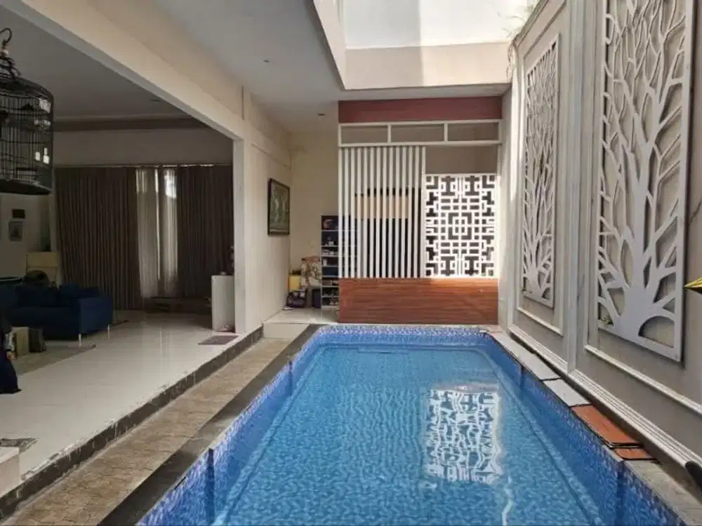 Ada kolam Renang. Rumah mojoklanggru dekat Unair. Dekat dharmahusada. Dekat Kertajaya surabaya