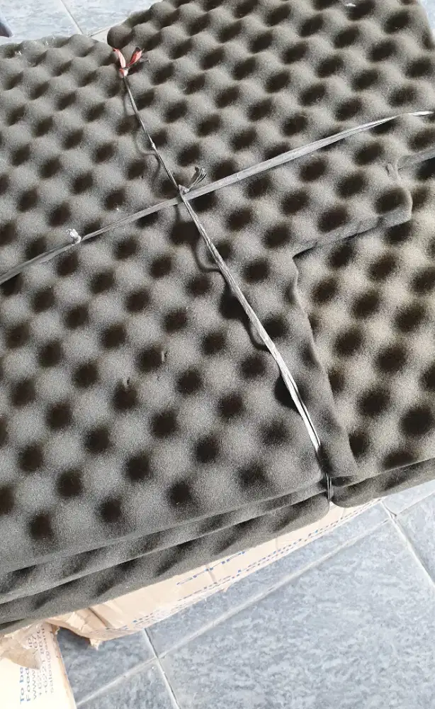 Peredam suara (acoustic foam) busa telur