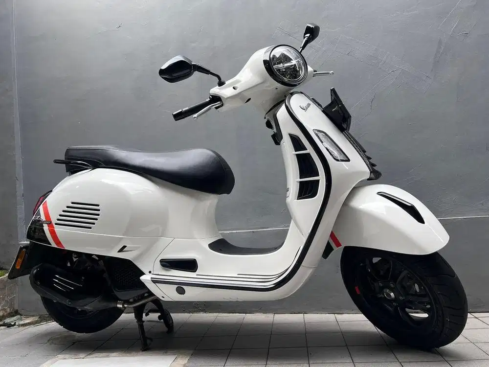 DIJUAL CEPAT !!! VESPA GTS SUPER SPORT 150 ABS I-GET KEYLESS TAMPAN !!
