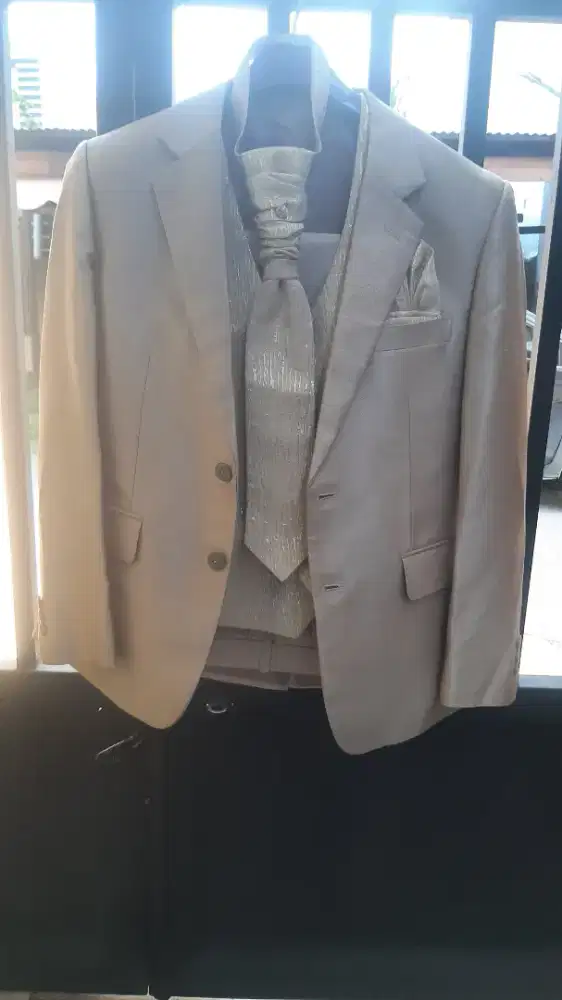 Dijual 1 stel Jas Pria