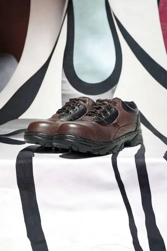 Elegan Sepatu safety premium Palembang