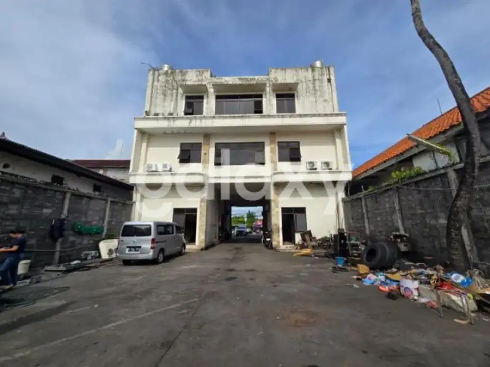 GEDUNG KANTOR STRATEGIS DI RAYA KUTA BADUNG, BALI