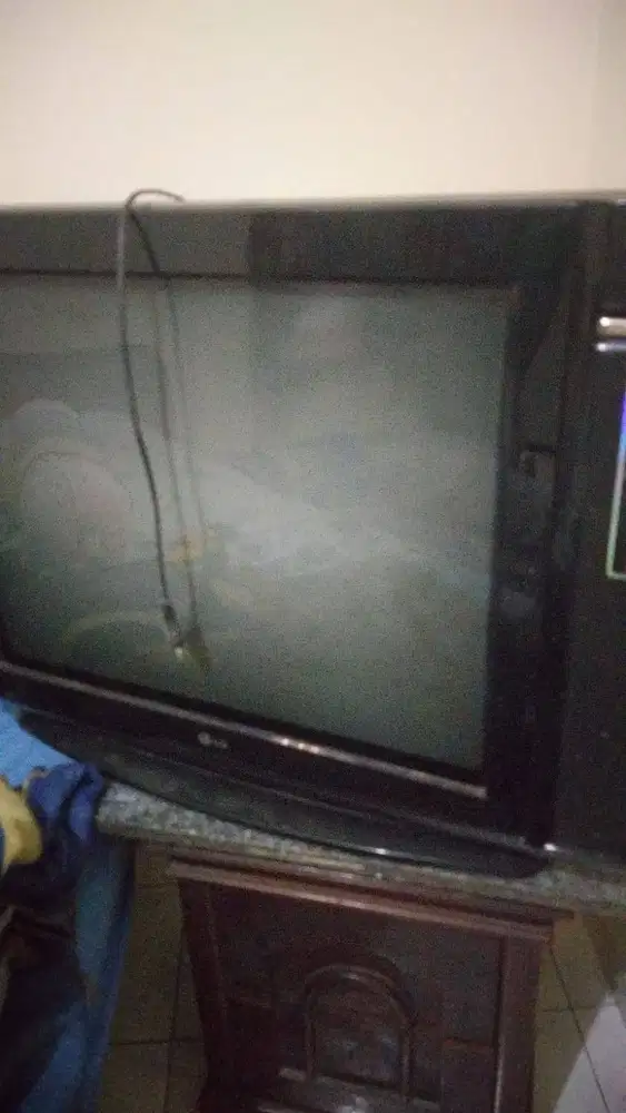 TV LG TABUNG SLIM 21in RED BLACK