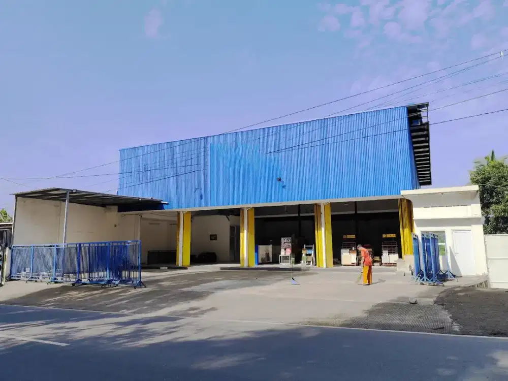 Ruko dengan Lahan Luas di Jl. Raya Cibeber Cocok untuk Bisnis