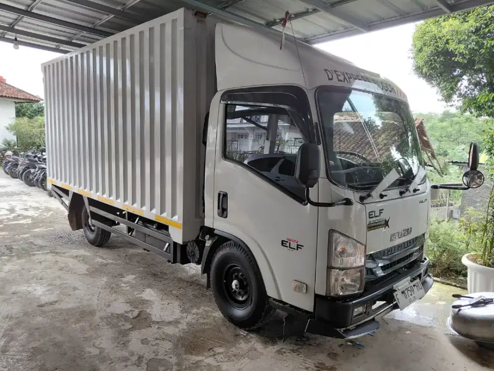 Mobil Isuzu Elf NLR 2023 muatan 5,5 ton