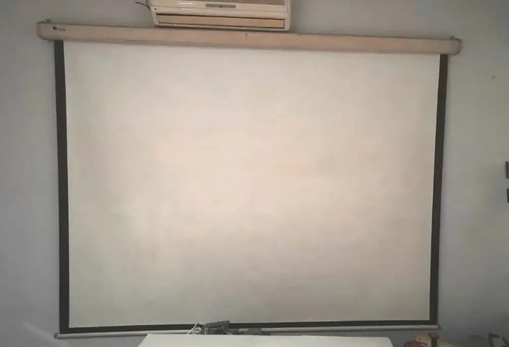 MULUS 95% LAYAR PROYEKTOR JUMBO WALL MOUNTED 96 244x244 cm UTK NOBAR