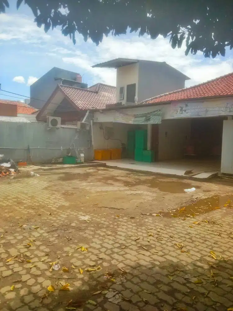 Rumah untuk usaha/tempat tinggal pinggir jalan raya Mampang Prapatan