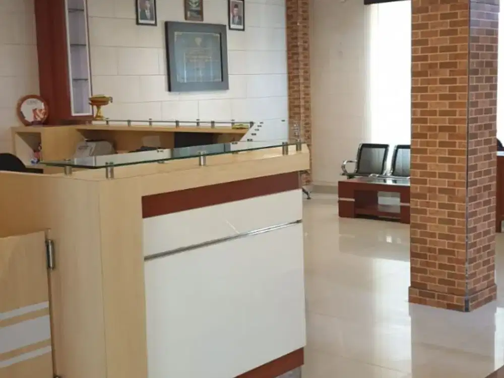 DIJUAL CEPAT – BANGUNAN KANTOR 2 LANTAI (HITUNG HARGA TANAH) – JALAN UTAMA PURA DEMAK, DENPASAR BARA