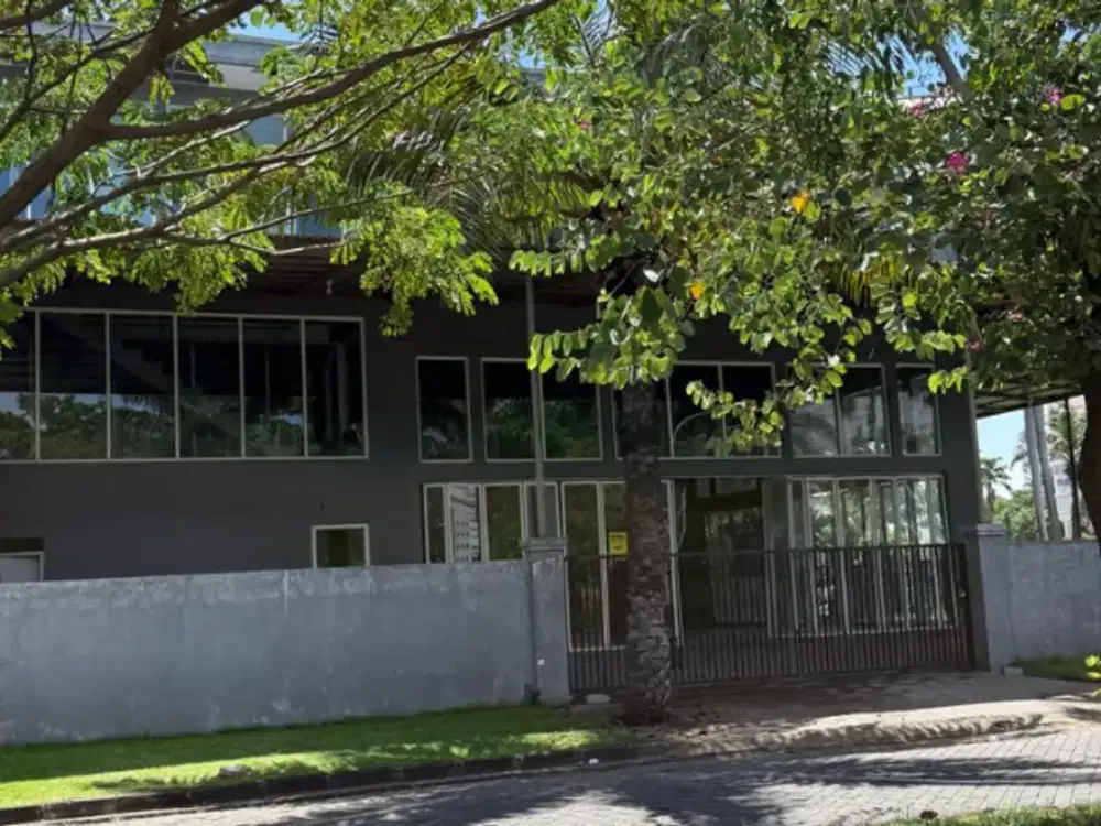 rumah raya  pakuwon city depan PCM dan dkt Raya kampus its unair