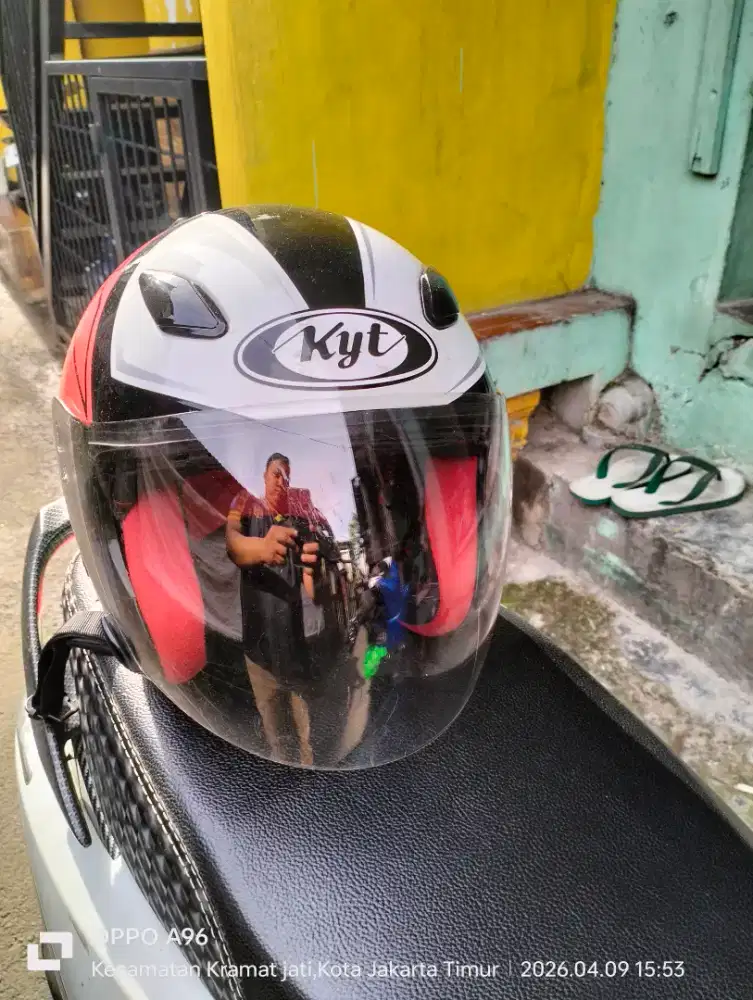 Helm KYT masih muluss