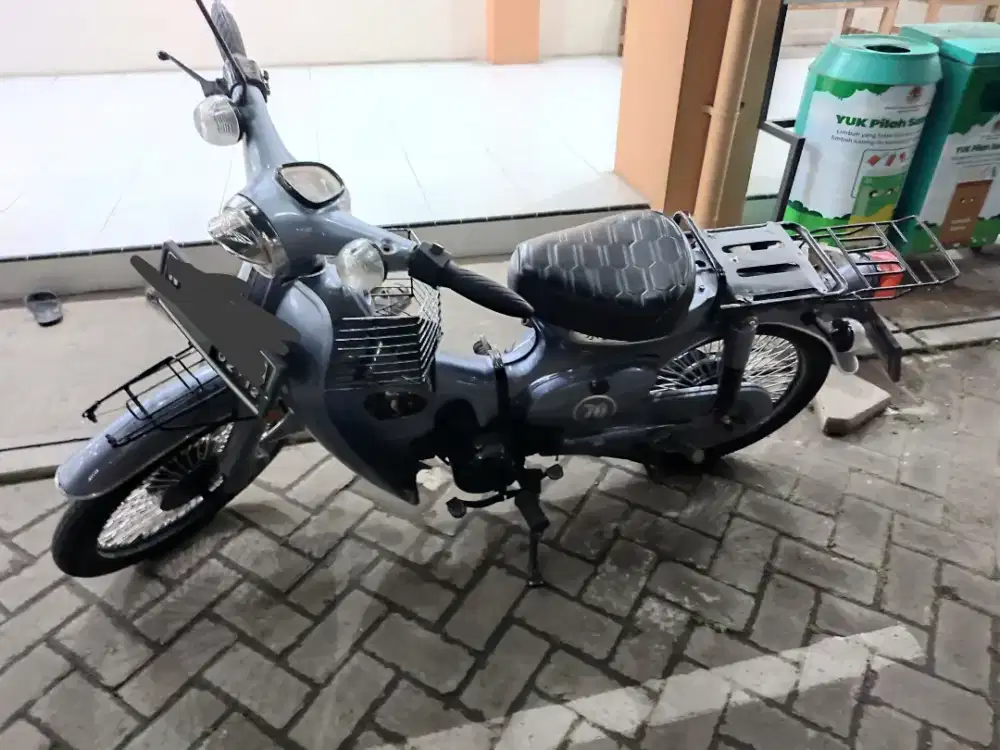 Honda C70 Abu- abu