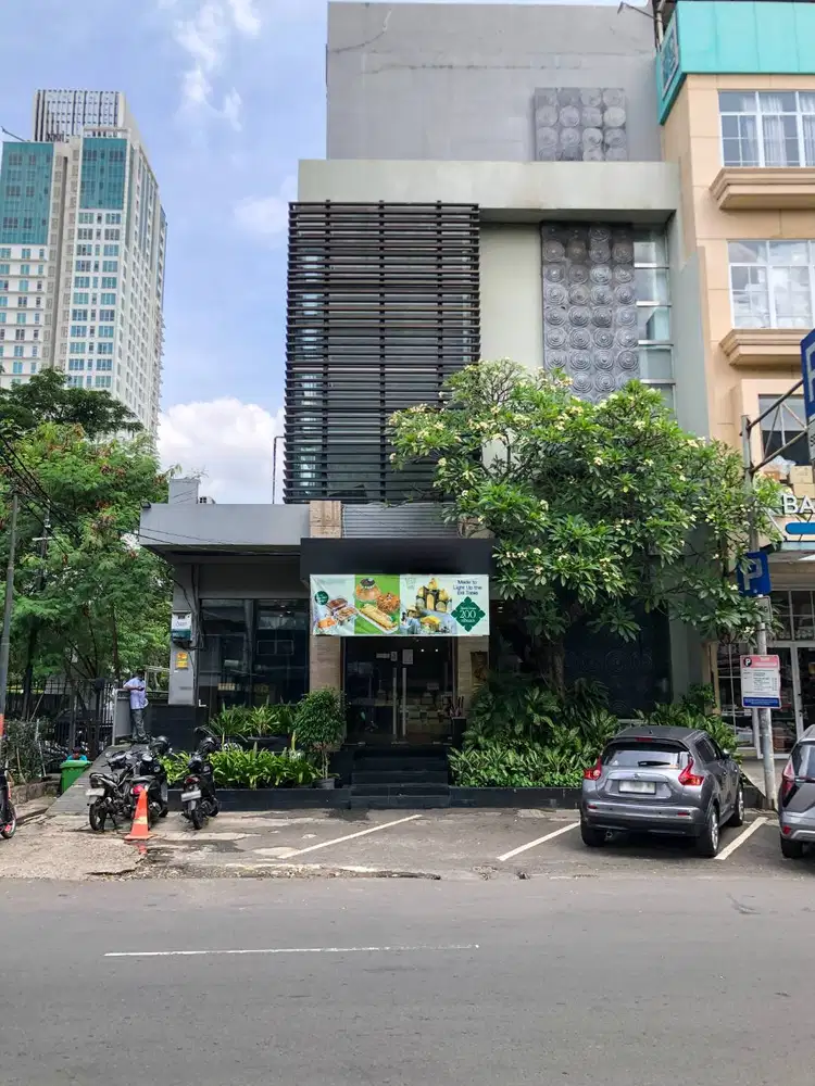 Ruko Komersil 4 Lantai dan Rooftop Jalan Boulevard Raya Kelapa Gading