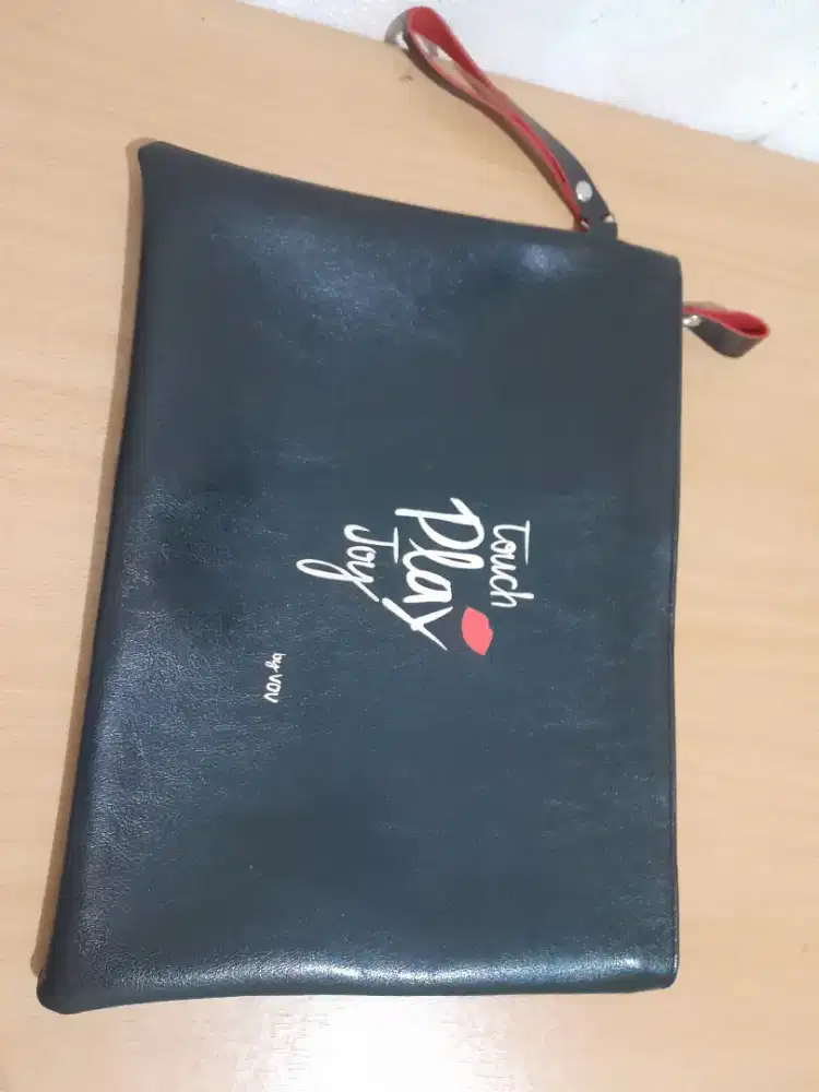 Handbag hitam VOV
