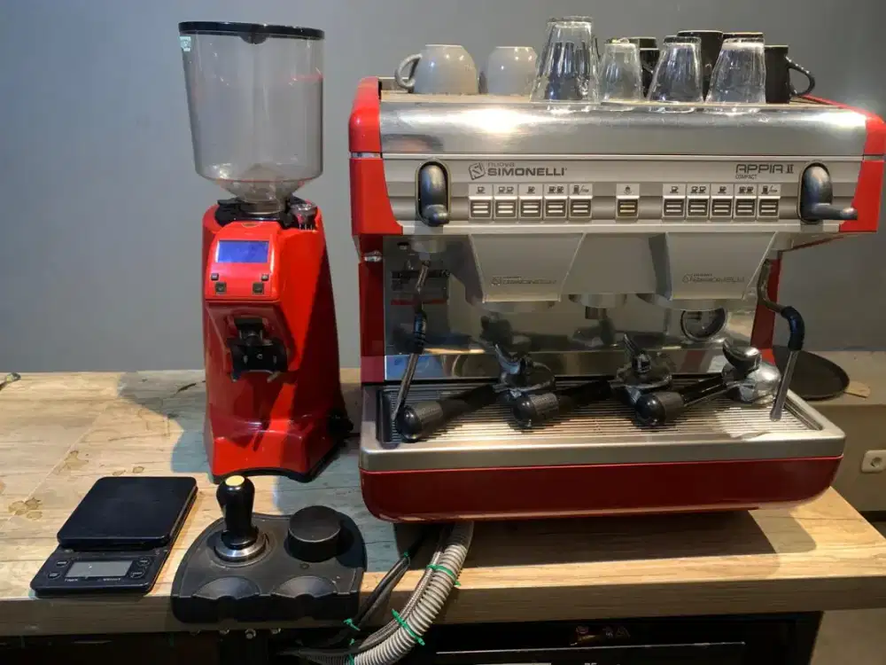 Mesin Kopi Nuvoa Simonelli, Grinder Compak, Cup Sealer, Meja, Kursi
