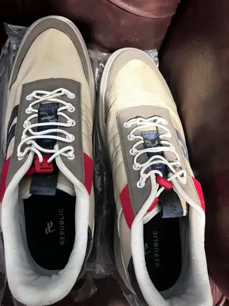 Sepatu pria merk rrepublic ori no 44