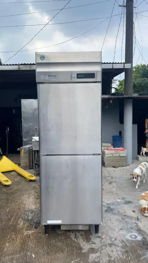 Hoshizaki Upright Chiller 2 Door