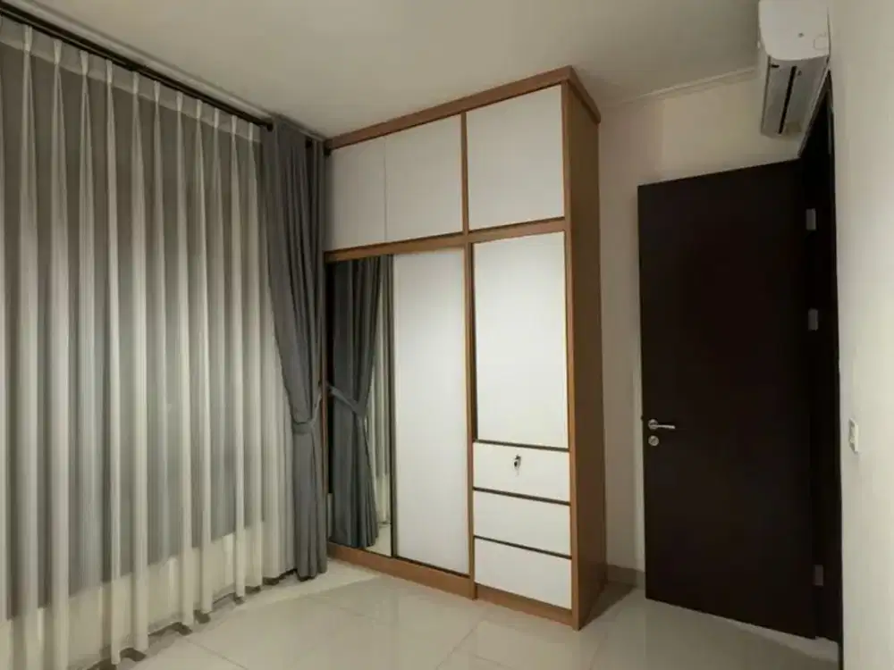 DISEWAKAN RUMAH GREEN ROYAL