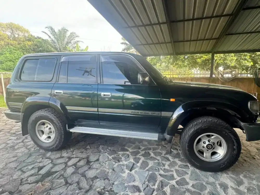 LandCruiser LC VX80 Manual