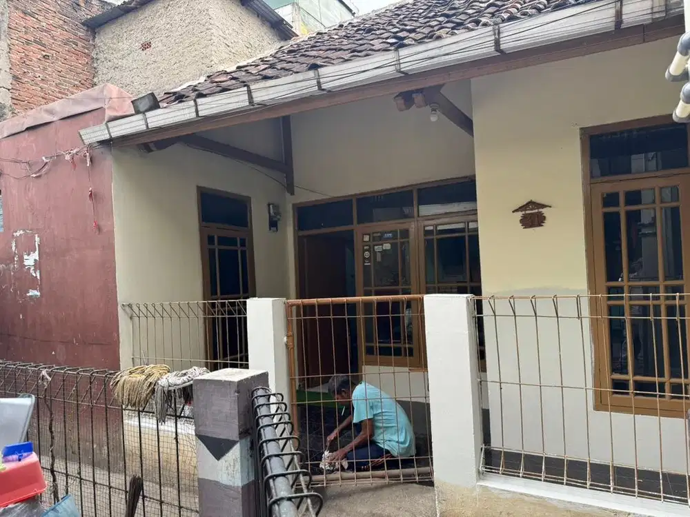 Disewakan rumah jadul tahun 1990an