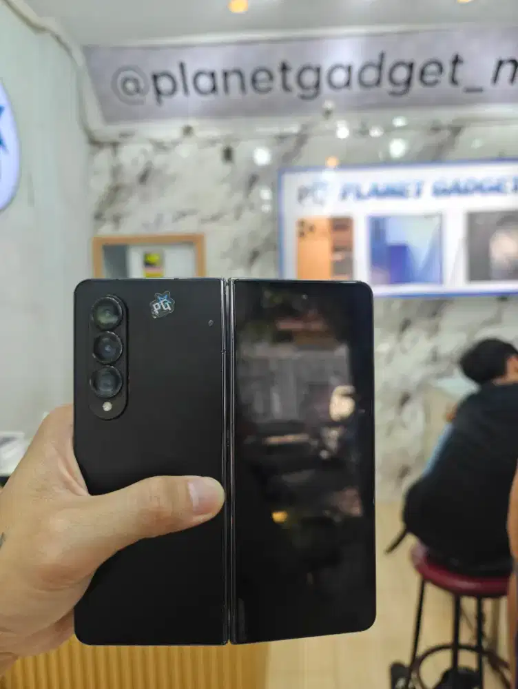 Samsung fold 4 minus layar dlm off depan garis 1