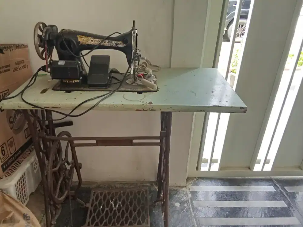 Mesin jahit butterfly